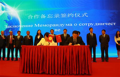 记成人直播
校友陕西省外经贸集团党委书记、董事长肖玉龙—“一带一路”上跑出来的广阔钱景
